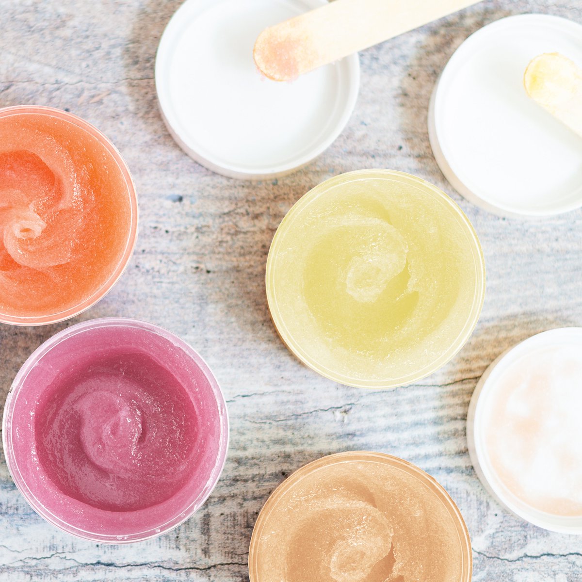 Scrub-A-Dub-Dub!  Qtica Smart Spa can be used in the tub! Smart Spa’s sugar scrub is a  great hand, foot, and body polish that is a natural heating formula and  doesn’t leave any leftover residue! 🛁 
#bathproducts #showerproducts #skincareproducts