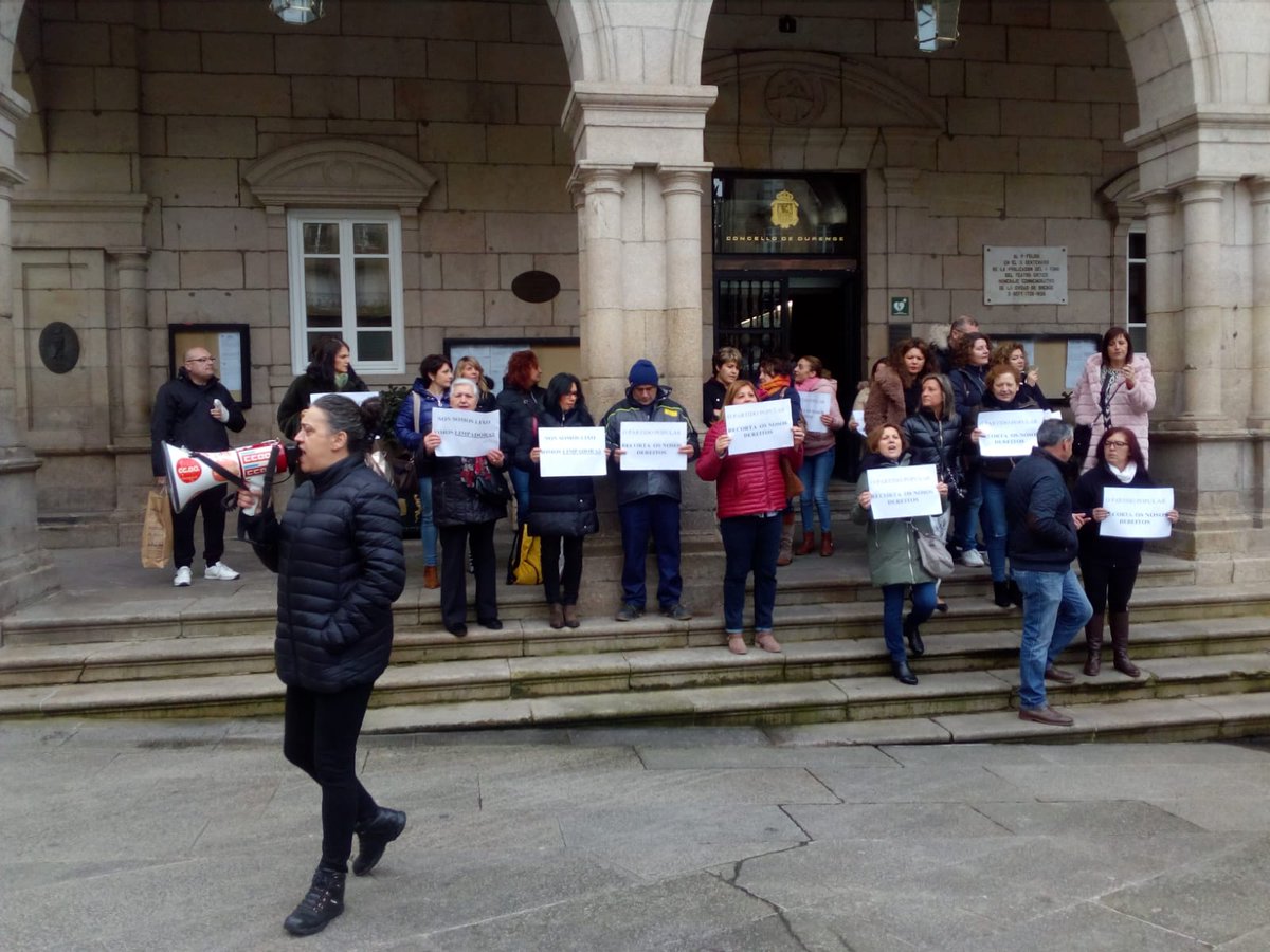 CCOO Ourense-Valdeorras. Xs traballadorxs do sevizo de limpeza dos colexios públicos municipais amosan un mércores mais, o seu rexeitamento á partición en lotes da concesión #Ourense #ourensanamente @CCOO @ccoogalicia @RSarmientoCCOO
#EsElMomento #CCOOseMUEVE