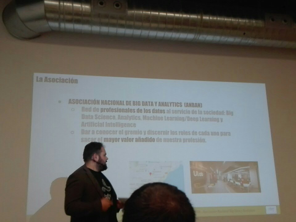 DimitarMalamov's tweet image. @juanjo_milla nos da la bienvenida al I #DataWizards en Alicante. Un coloquio sobre el Big Data en nuestra provincia. ¡Puedes ver los ponentes de empresas y universidades en streaming!
