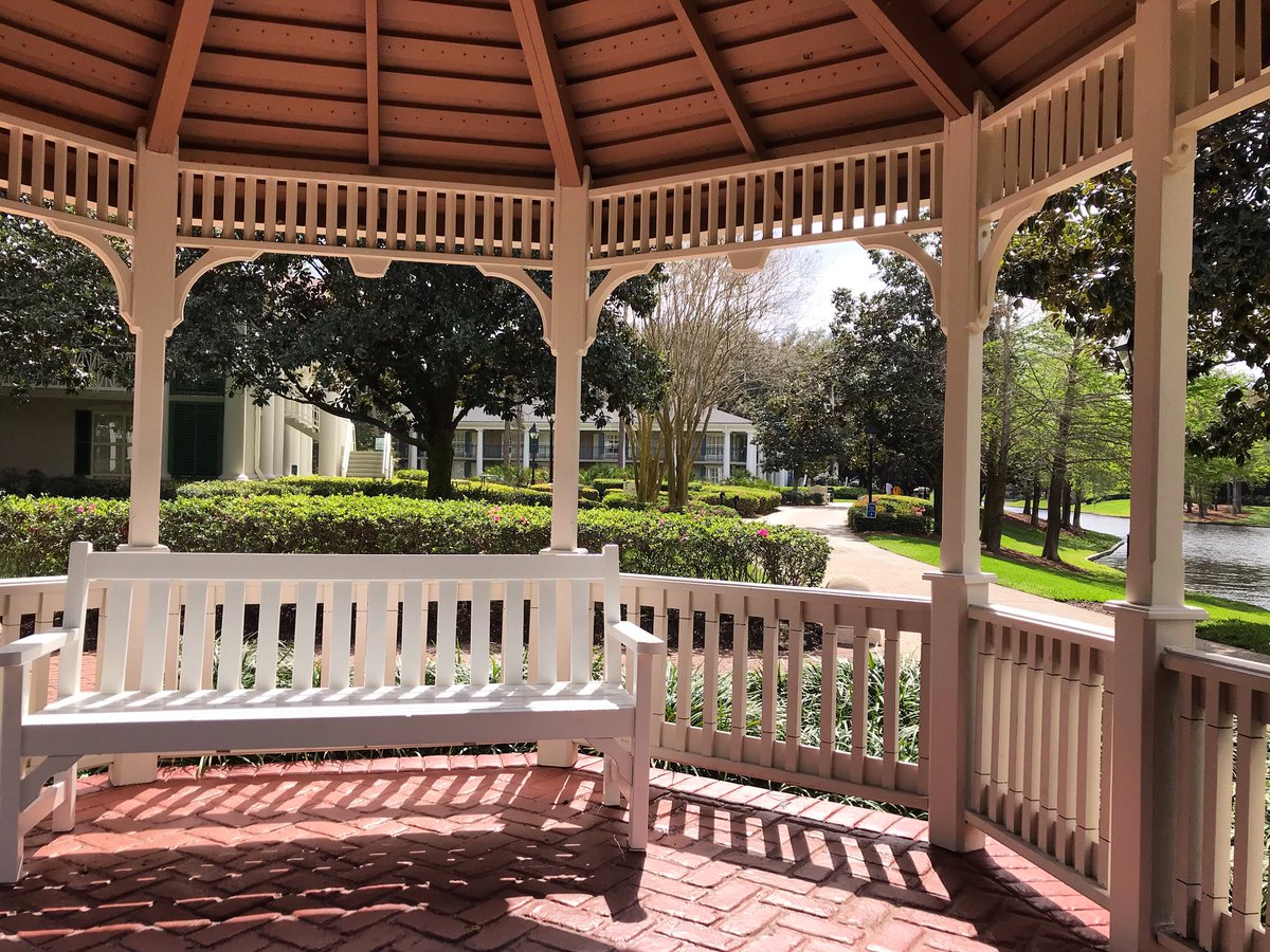 ThatDisFamily's tweet image. The perfect bench for a perfect sunny day #PortOrleans