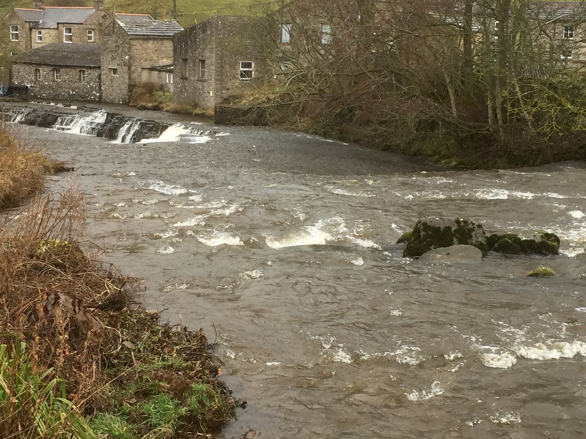 It was raining a bit this afternoon but a bit of rain can never harm a waterfall ! Here’s the River Bain today, shortest river in England, and the start of it’s old millrace, cascading down towards the Ure. 🙂
#YorkshireDales #Wensleydale #Bainbridge #Waterfalls #HalfTerm