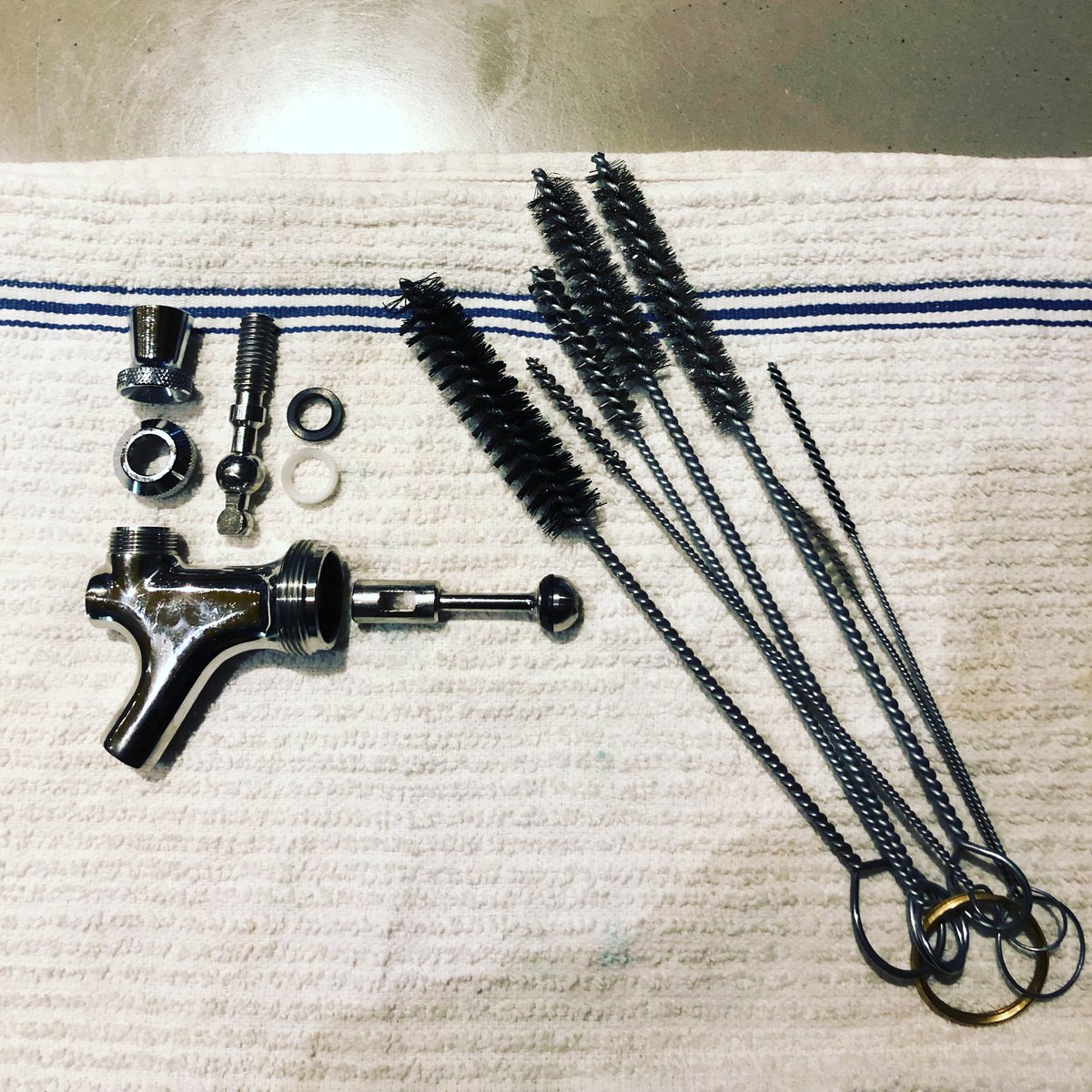 CGDraftServices's tweet image. Clean beer lines and clean faucets equal fresh tasting beer. #coldgolddraftservices  #craftbeer #faucets #beerlinecleaning