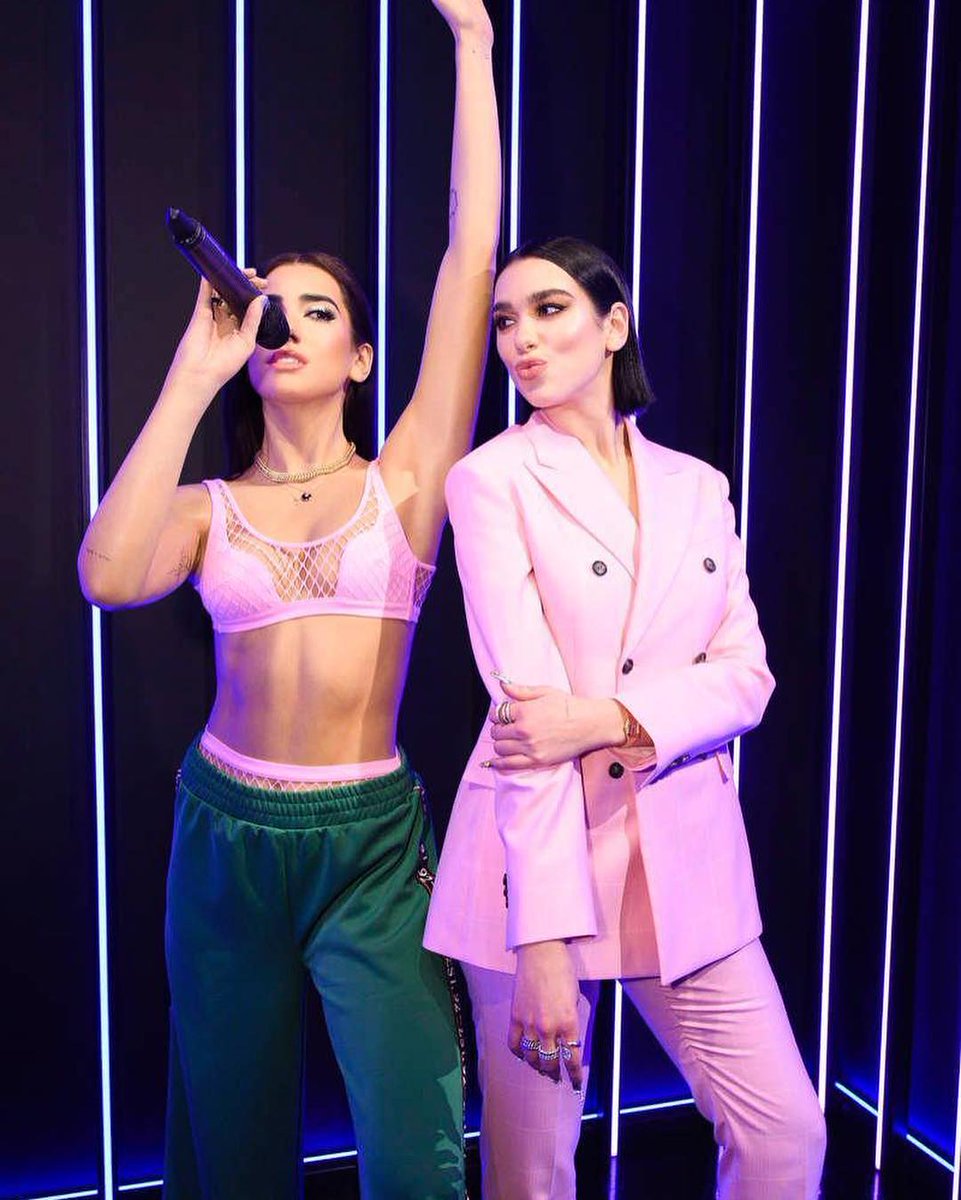 DLIPAFrance's tweet photo. [PHOTOS] 16.02.19 ➡ Publication de @DUALIPA sur son compte Instagram.

🇫🇷 : " [...] Totalement surréaliste. Merci à tous les adorables fans qui sont venus partager ce moment avec moi !! [...] "

Traduction complète : https://t.co/ClS2Qim8Eb 

👉 https://t.co/qqdrfL1lgf  👈 https://t.co/B1Qjj0K505