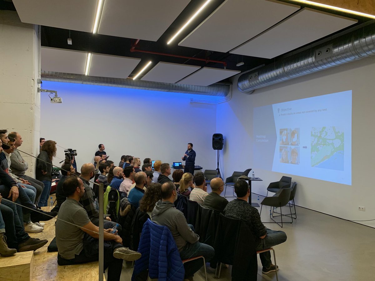 VictorAdsuar's tweet image. La primera edición de #DataWizards está hasta la bandera!!