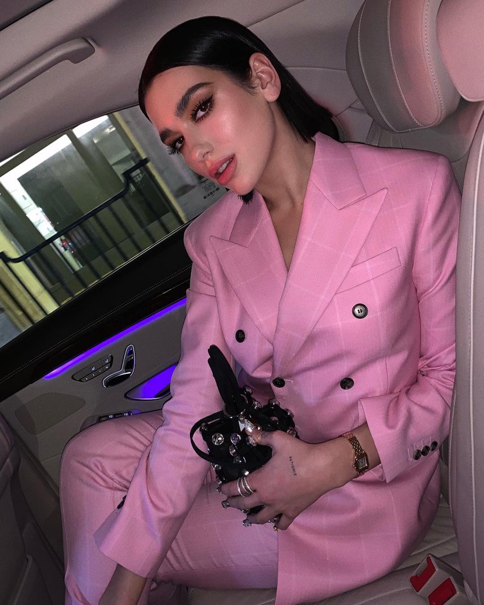 DLIPAFrance's tweet photo. [PHOTOS] 16.02.19 ➡ Publication de @DUALIPA sur son compte Instagram.

🇫🇷 : " bébé barbe à papa 🍬"

👉https://t.co/Ec27vfIl16👈 https://t.co/uYaJjRzEyn
