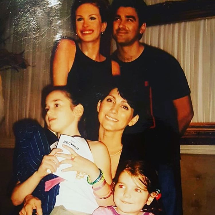 DLIPAFrance's tweet photo. [PHOTOS] 16.02.19 ➡ Publication de @DUALIPA sur son compte Instagram.

🇫🇷 : " mon premier voyage à @madametussauds en 2004, lorsque ma famille est venue de Prishtina 😭🤣❤️ merci @/fatgjakova pour ces paroles çaaaa "

👉https://t.co/xfvWlmTvBa👈 https://t.co/PCRDuOK00o