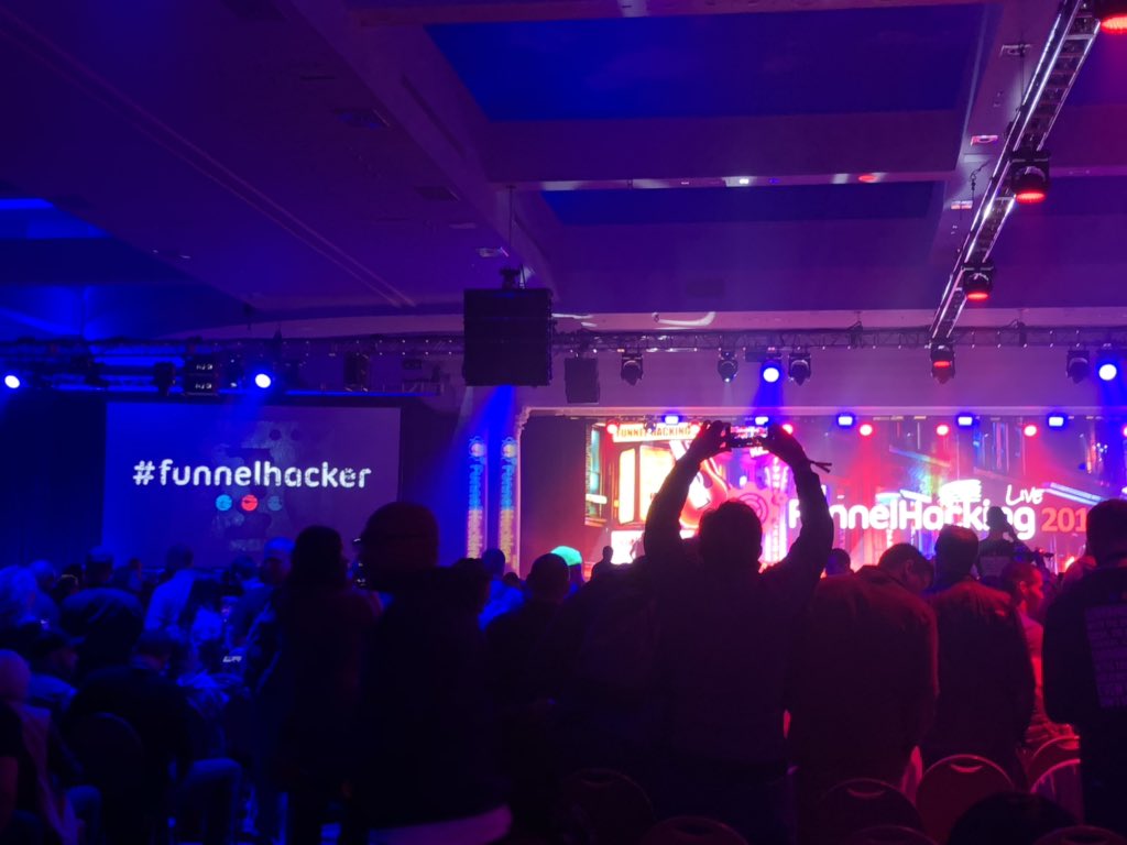 CarolinaMillan's tweet image. Where are my #FunnelHackers? #FunnelHacking2019