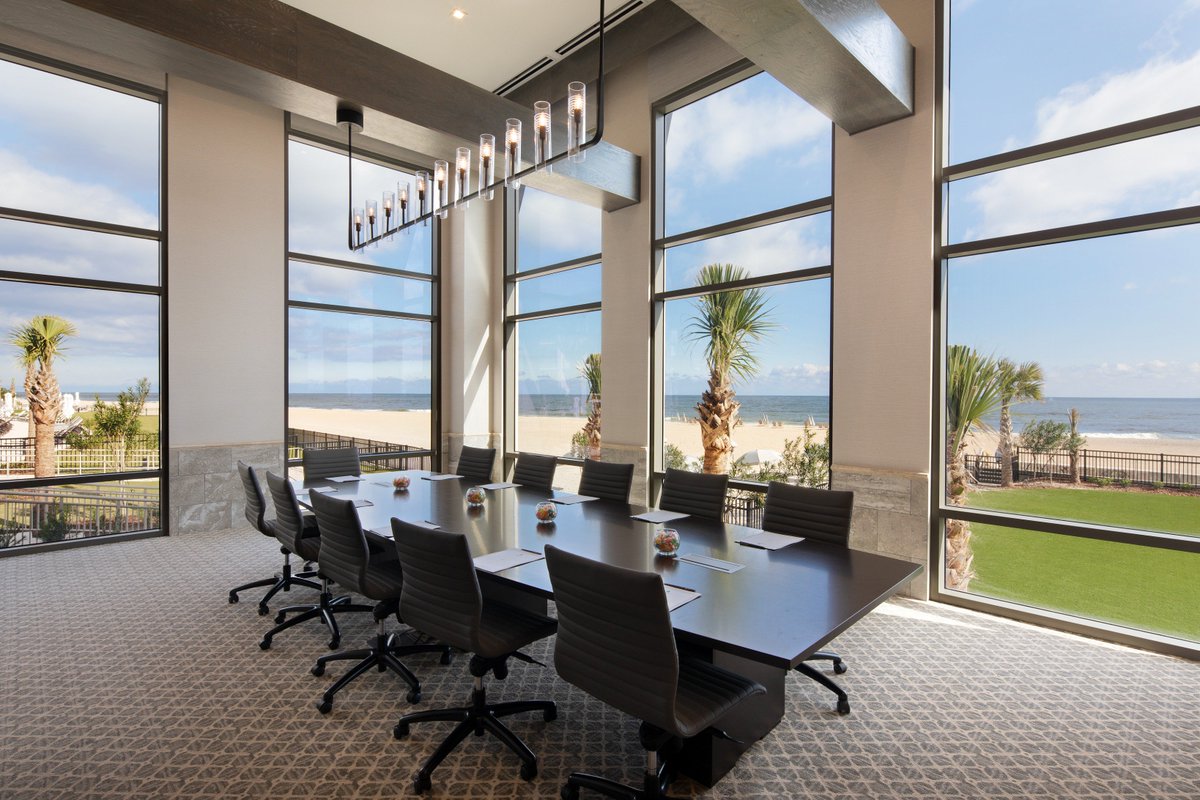 FlHistoricCoast's tweet photo. RT @ESStAugustine: Need a board room to host your next meeting? We've got you covered. Also, this view. 💻🌴🌊
#ESStAug #EmbassySuites #StAugustineBusiness https://t.co/sNYZ5Ly5hs