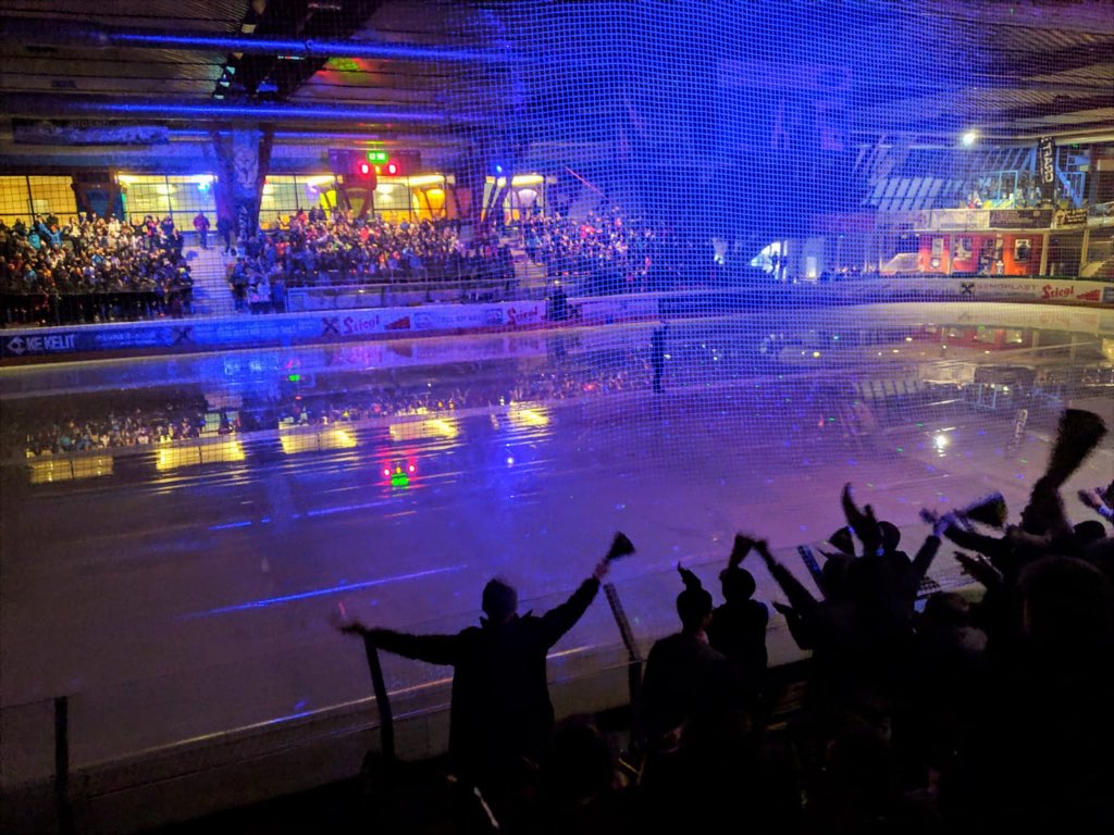 TGASPhotography's tweet photo. Mr Bowles is getting well involved! Credit Mr Pole for the amazing photo! 🏒 #TGAustriaSki2019 @TGAS_PE https://t.co/jnkxmfLHyh