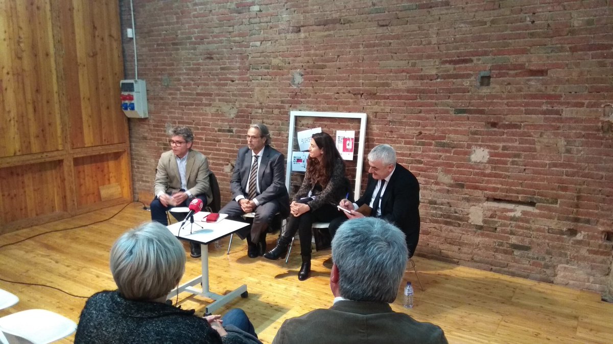 grangat's tweet image. Amb els alumnes de CFGS de DAW del @INSBaixCamp a l'acte de cloenda del #mobileweekReus a Cal Massó