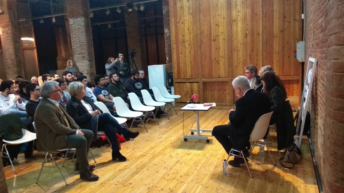 grangat's tweet image. Amb els alumnes de CFGS de DAW del @INSBaixCamp a l'acte de cloenda del #mobileweekReus a Cal Massó