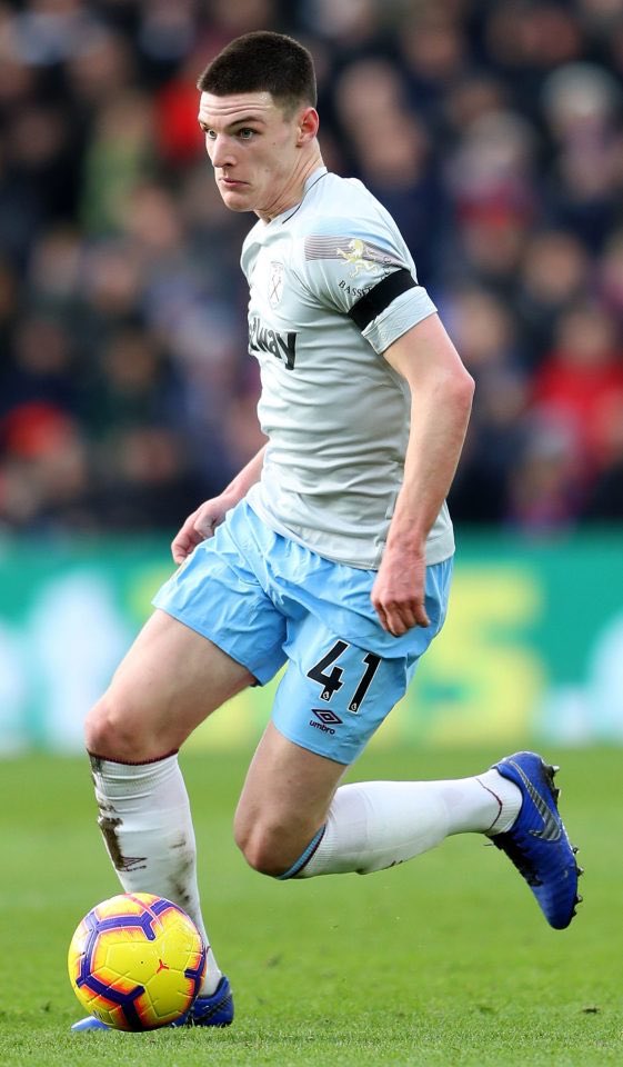 West Ham midfielder Declan Rice is at the top of Pep Guardiola’s summer wishlist. The Englishman would cost around £70m and is seen as Fernandinho’s replacement.

[Source: <a href="/Journo_Slash/">Daniel Cutts</a>]