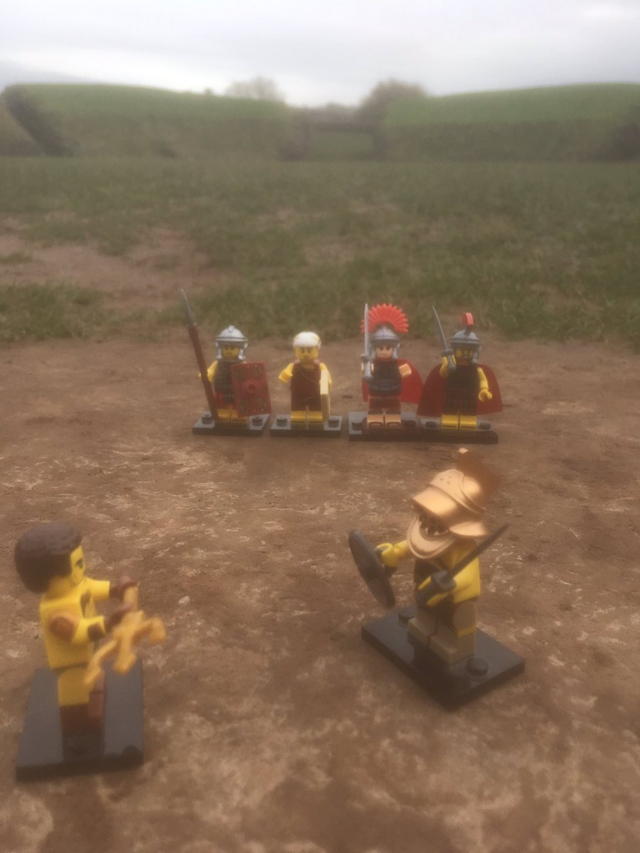 To celebrate #InternationalLegoClassicismDay an exciting duel between a retiarius and a murmillo was fought at the great amphitheater of Isca #ILCD2019 #Romans #Gladiators #Lego #Caerleon @RomanCaerleon