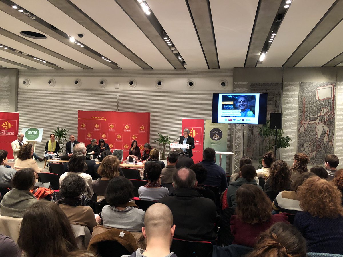 Au côté de Vandana Shiva, le vice-président de la Région <a href="/Occitanie/">Région Occitanie</a> <a href="/GuillaumeCros/">Guillaume Cros</a> annonce les 10 orientations stratégiques du Pacte Régional de l’alimentation durable adopté en fin d’année 2018 suite à une consultation citoyenne inédite  
foodandcom.fr/alimentation-d…