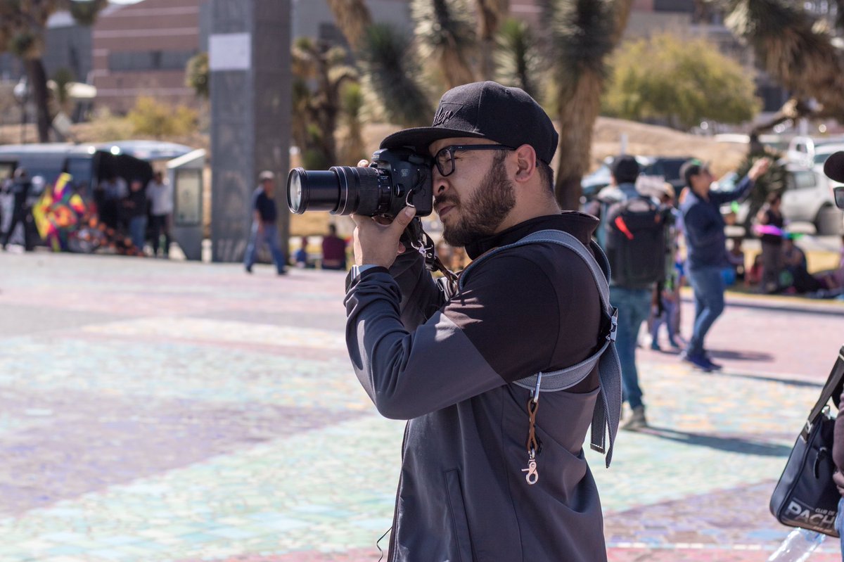 CarlosMiguelBau's tweet photo. Cuando el #RenderTeam se junta...
📸: @ErikLicona1
@rendermed
#filmmakers #filmmaking #filmmaker #film #cinematography #photography #cinematographer #cinema #movie #producer #filmproduction #videography #movies #production #films #videoproduction https://t.co/bp9EBk8w80