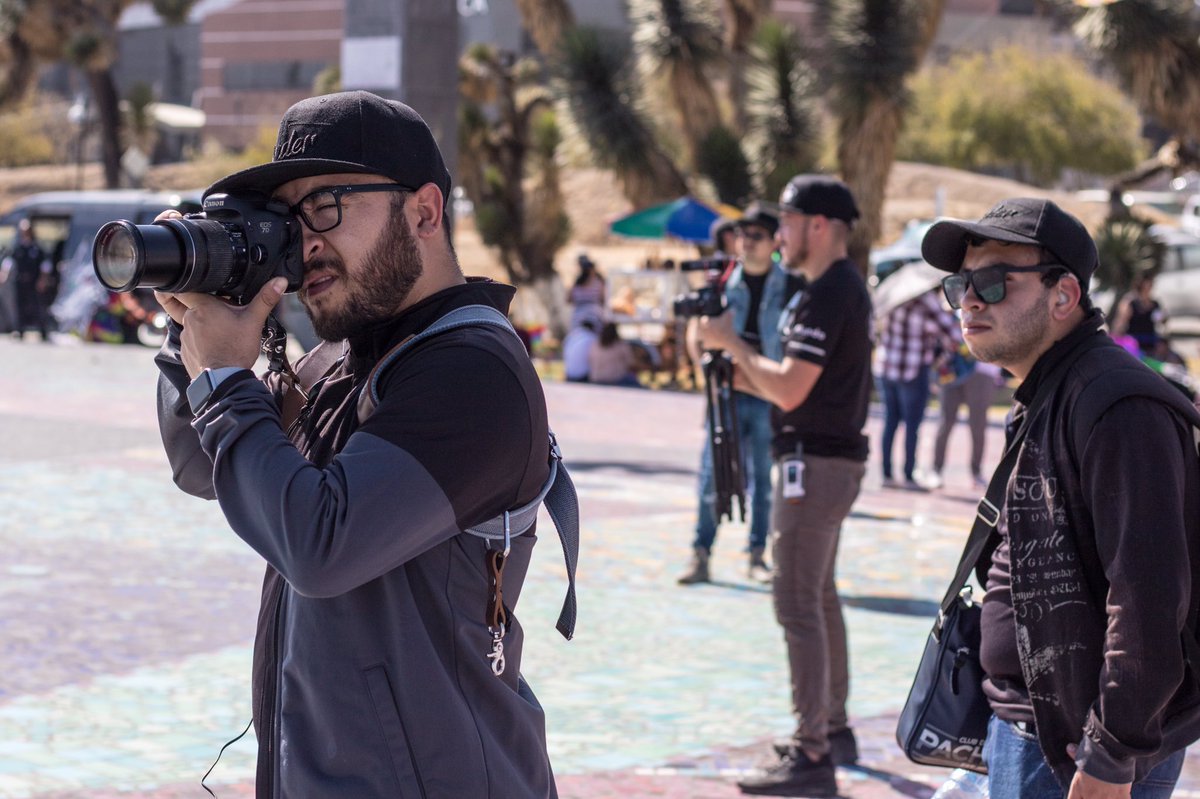 CarlosMiguelBau's tweet photo. Cuando el #RenderTeam se junta...
📸: @ErikLicona1
@rendermed
#filmmakers #filmmaking #filmmaker #film #cinematography #photography #cinematographer #cinema #movie #producer #filmproduction #videography #movies #production #films #videoproduction https://t.co/bp9EBk8w80