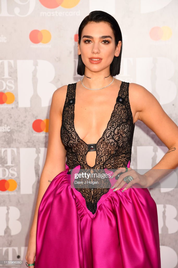 DLIPAFrance's tweet photo. [PHOTOS] 20.02.19 ➡ Dua Lipa sur le tapis rouges des BRIT Awards. #BRITs #BRITS2019 

👉 https://t.co/LF0tK6LlF9 👈 https://t.co/gjJhdAhY0y