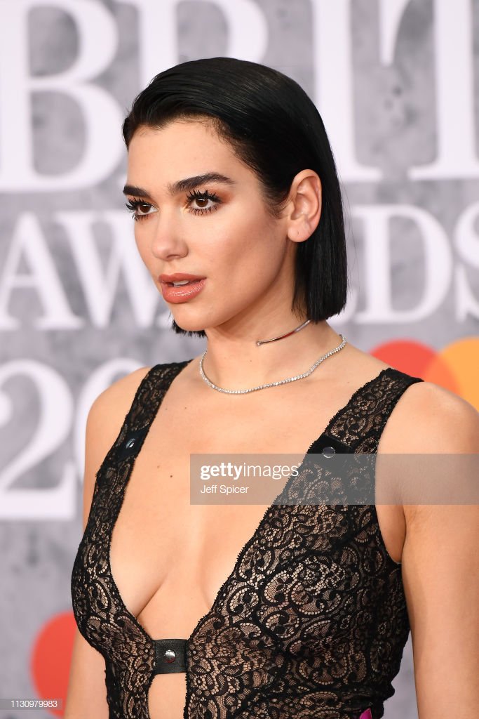 DLIPAFrance's tweet photo. [PHOTOS] 20.02.19 ➡ Dua Lipa sur le tapis rouges des BRIT Awards. #BRITs #BRITS2019 

👉 https://t.co/LF0tK6LlF9 👈 https://t.co/gjJhdAhY0y