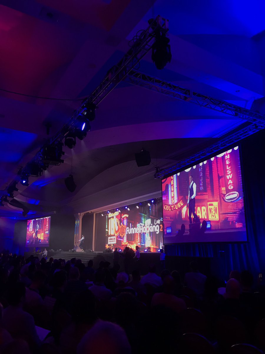 BlakeKraft's tweet image. WOW! 🤩 @clickfunnels @russellbrunson #fhl2019 #funnelhacker #funnelhackinglive