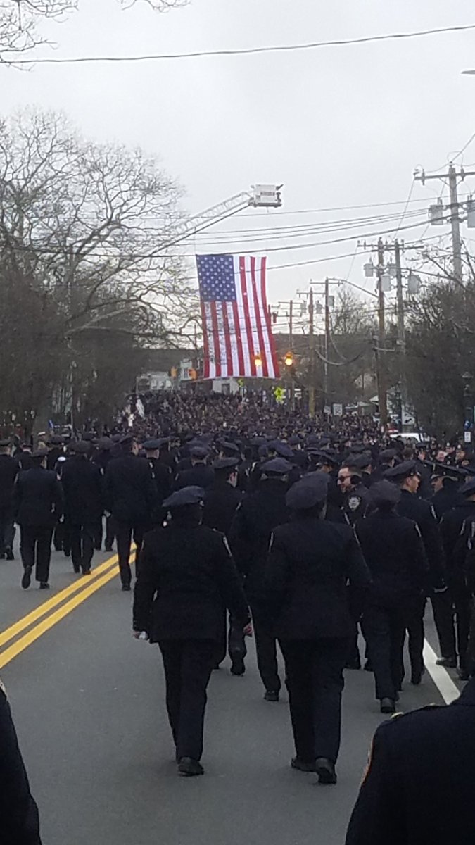 KevinODNYC's tweet photo. @MichaeIDevine Beautiful picture, Mike! Sad day. I was only able to get this picture before my hands froze and my phone died... May Detective Simonsen rest in peace.
#LOD #NYPD #BrianSimonsen https://t.co/jOrzDkkkyK