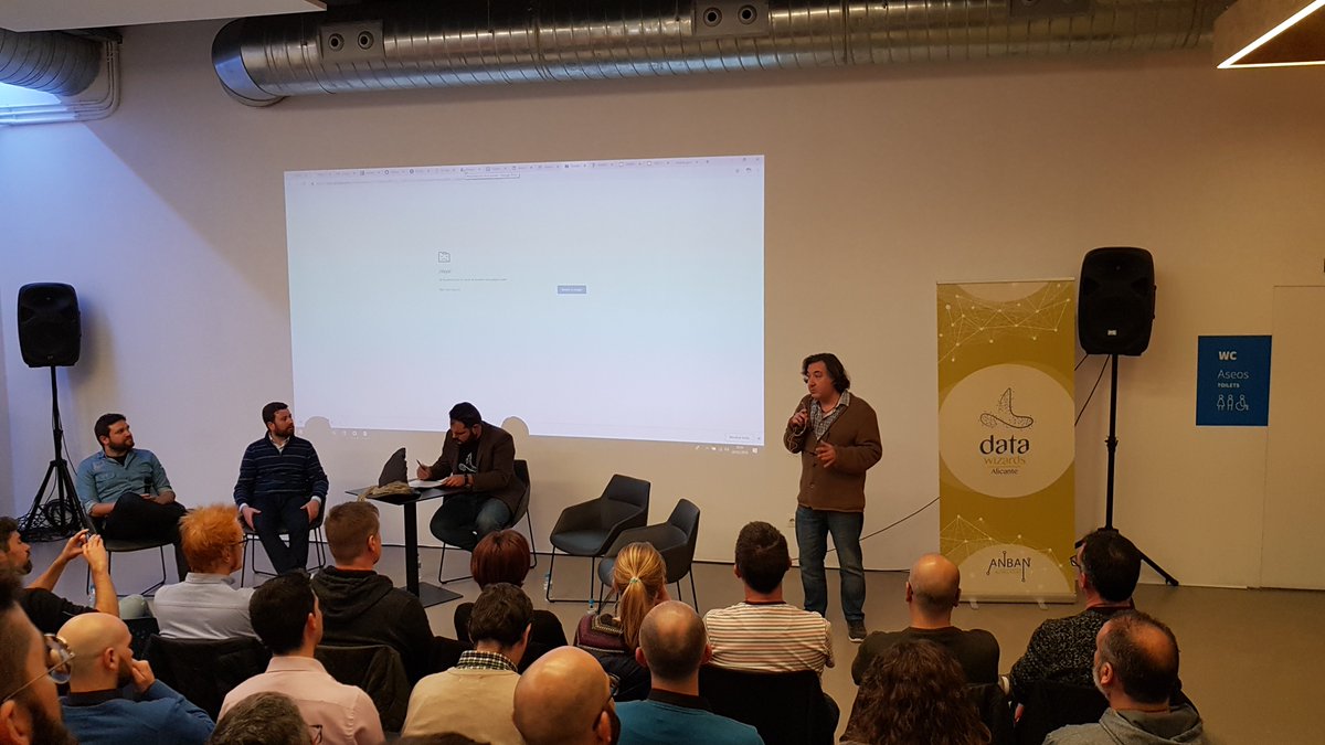enriqueros's tweet image. Comienza la intervención de Alex Rabasa de @ICIOUMH  aportando el punto de vista más académico de la Universidad #DataWizards