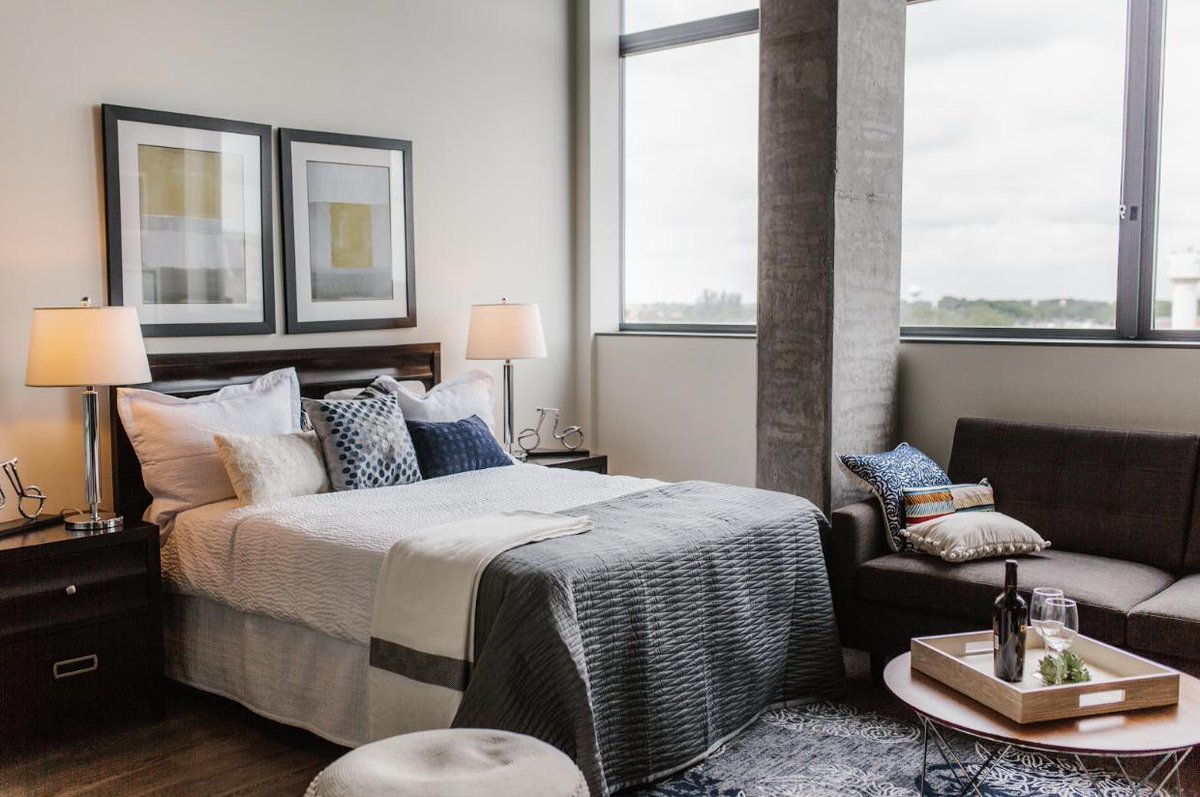 TheEmersonApt's tweet photo. There’s no such thing as waking up on the wrong side of the bed when you rent The Emerson. Apply online, here: https://t.co/NTKoUFG3l2. #welcomehome https://t.co/WdhDE6Xrij