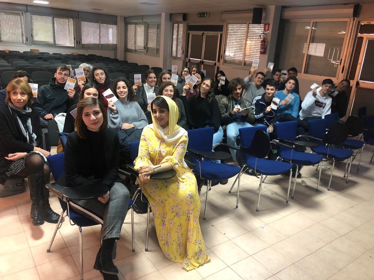 globalactionita's tweet photo. I ragazzi del Liceo Primo Levi hanno avuto l’onore di ascoltare la meravigliosa presentazione del Secondo Segretario del @UAEembassyrome 🇦🇪 Ms. Rana Aldhaheri durante lo #step1 del progetto #DiplomacyEducation. #globalactionitaly @Vaneboi https://t.co/9TbP1I95Qh