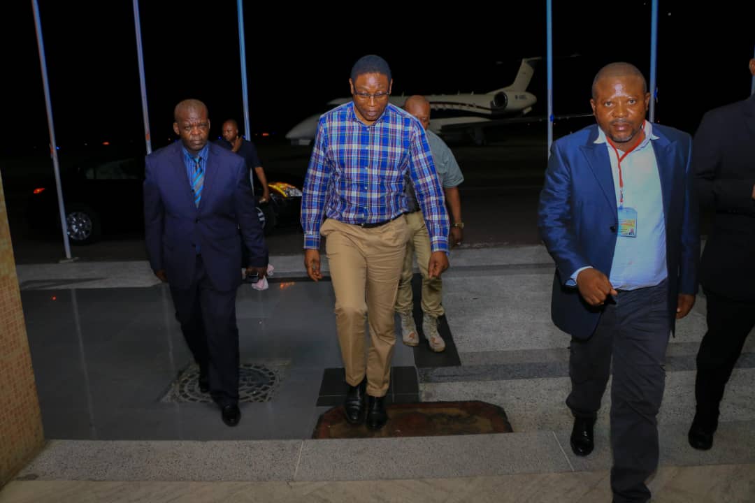 ruddy yemowe (@ruddyemowe) on Twitter photo Retour à Kinshasa du Ministre de l'intérieur <a href="/AmbHenriMova/">Henri Mova Sakanyi</a> après 72 heures au Sankuru pour une mission de pacification dépêchée par le Président de la République <a href="/fatshi13/">Félix A. Tshisekedi</a> <a href="/actualitecd/">ACTUALITE.CD</a> <a href="/soniarolley/">Sonia Rolley</a> <a href="/MaminaMasengo/">Mamina Masengo Kasongo</a> <a href="/DiplomatieRdc/">RDCongoDiplomatie🌍</a> Retour à Kinshasa du Ministre de l'intérieur <a href="/AmbHenriMova/">Henri Mova Sakanyi</a> après 72 heures au Sankuru pour une mission de pacification dépêchée par le Président de la République <a href="/fatshi13/">Félix A. Tshisekedi</a> <a href="/actualitecd/">ACTUALITE.CD</a> <a href="/soniarolley/">Sonia Rolley</a> <a href="/MaminaMasengo/">Mamina Masengo Kasongo</a> <a href="/DiplomatieRdc/">RDCongoDiplomatie🌍</a>