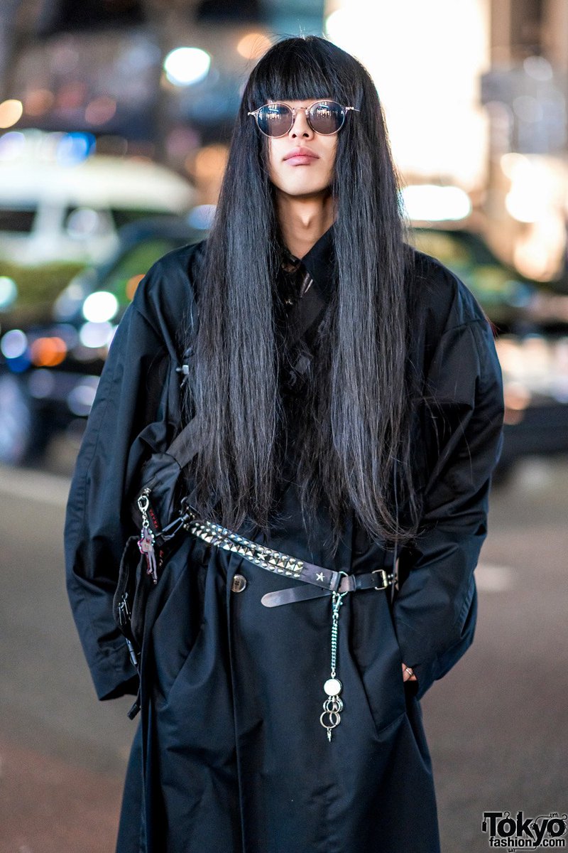 Japanese VJ/designer Ryo (@youreyescream) on the street in