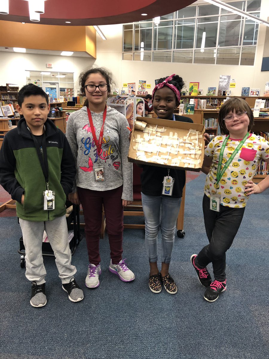 tuckertotsin106's tweet image. Marble Run fun with Mrs. Hayes! #llamasdoingwork #llamaslovetocreate 😝 @henrielibrary