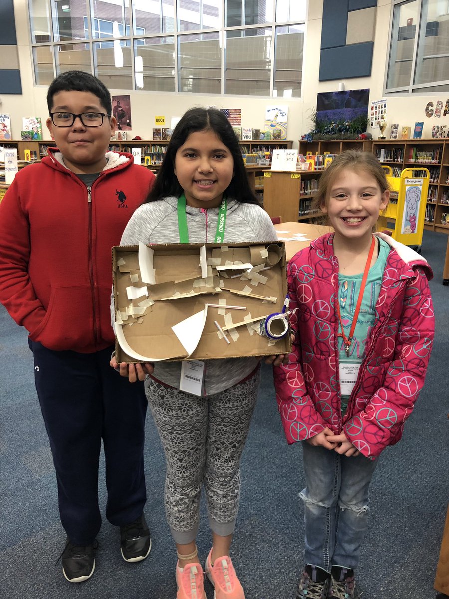 tuckertotsin106's tweet image. Marble Run fun with Mrs. Hayes! #llamasdoingwork #llamaslovetocreate 😝 @henrielibrary