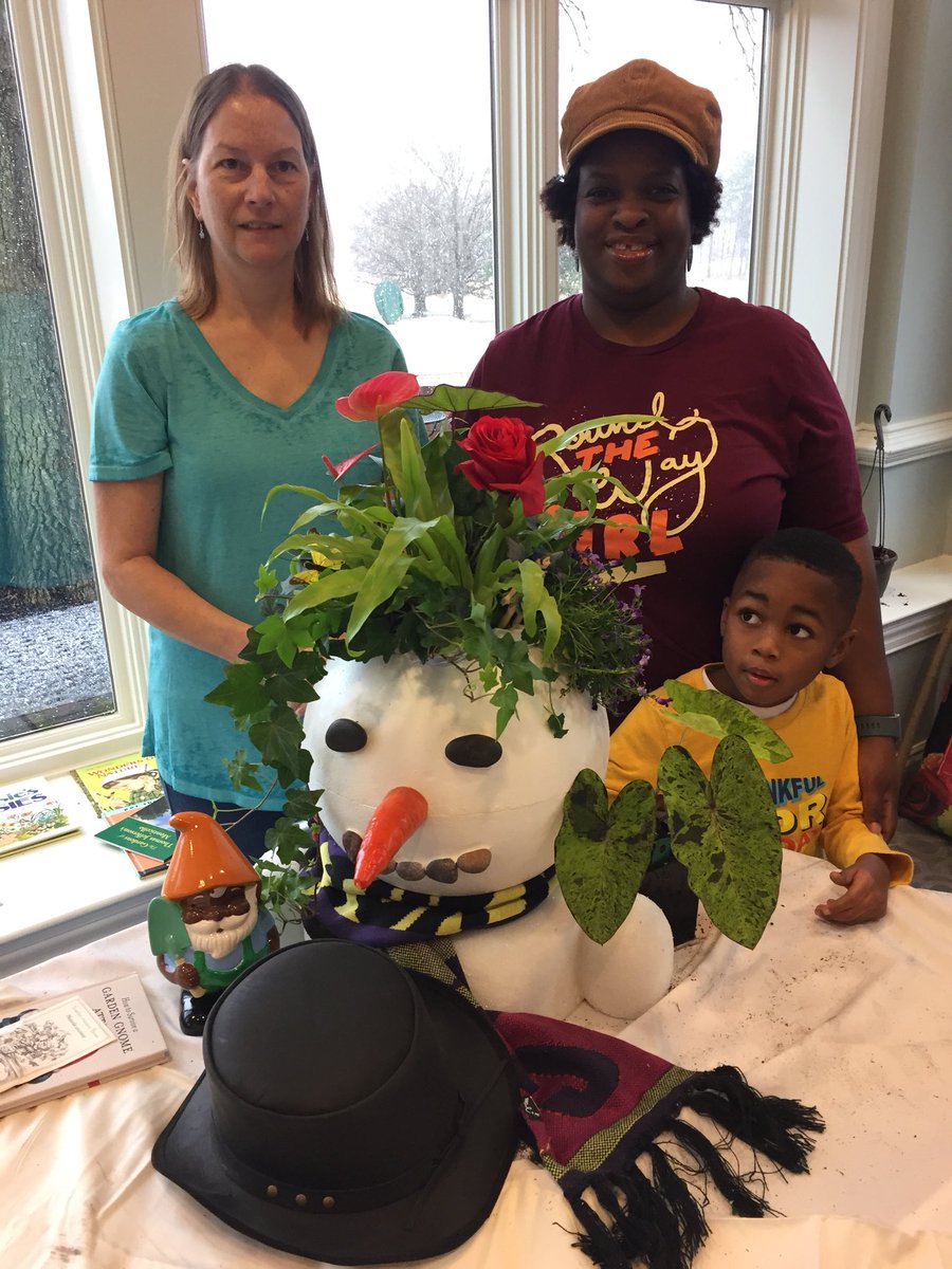 HadenHort's tweet photo. #CentralVASeedExchange #CrazyContainerPlantingCompetition #contestants #winners #CreativePlanters #FamilyFun #HairClubForSnowmen #IndoorGardening #HousePlants #FoliagePlants #Flowers #ArtisticArrangements #SeedSwapDay https://t.co/oOebytVno7