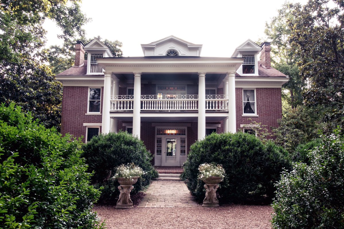 homesteadmanor's tweet photo. Friends, we wanted you to be among the first to know that Homestead Manor will serve its last meal this Sunday, Feb. 24, closing at 4 p.m. after brunch. https://t.co/AftkXQrTQ7