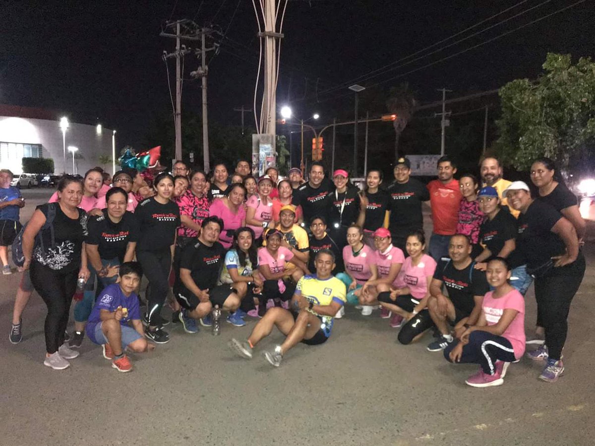 RunInOaxaca's tweet image. ¡Compartiendo kilómetros! 
6K de mucha diversión 😎
Felicidades por ese #Split4