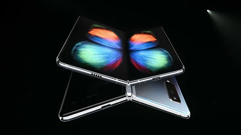 Gizmodo's tweet image. The Samsung Galaxy Fold is probably too thick gizmo.do/OgEXZZo
