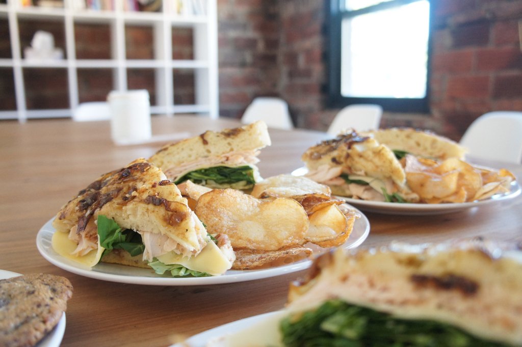 Flying Fig tweet media