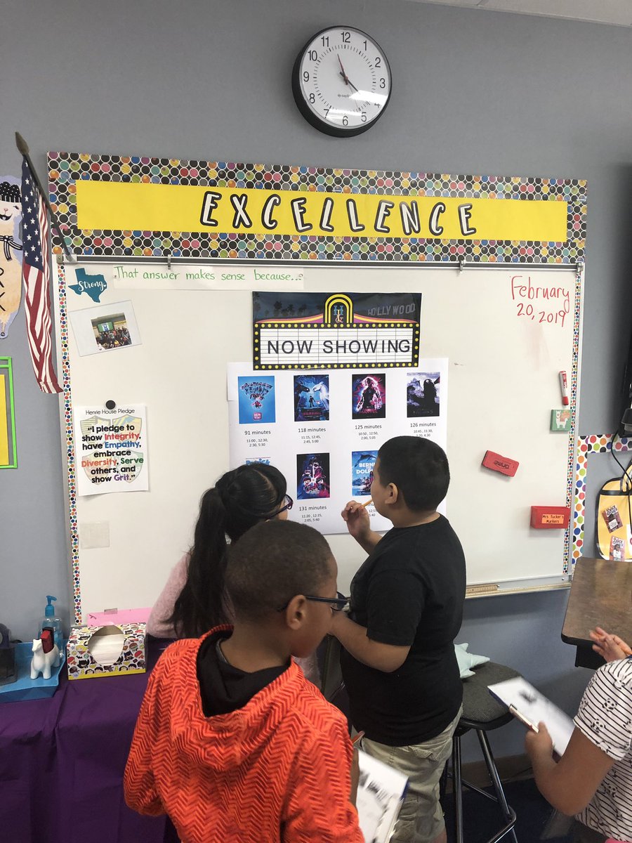 tuckertotsin106's tweet image. The llamas visited the elapsed time drive in today! ❤️🎬🚙#llamasdoingwork #henriehawks @henrielibrary