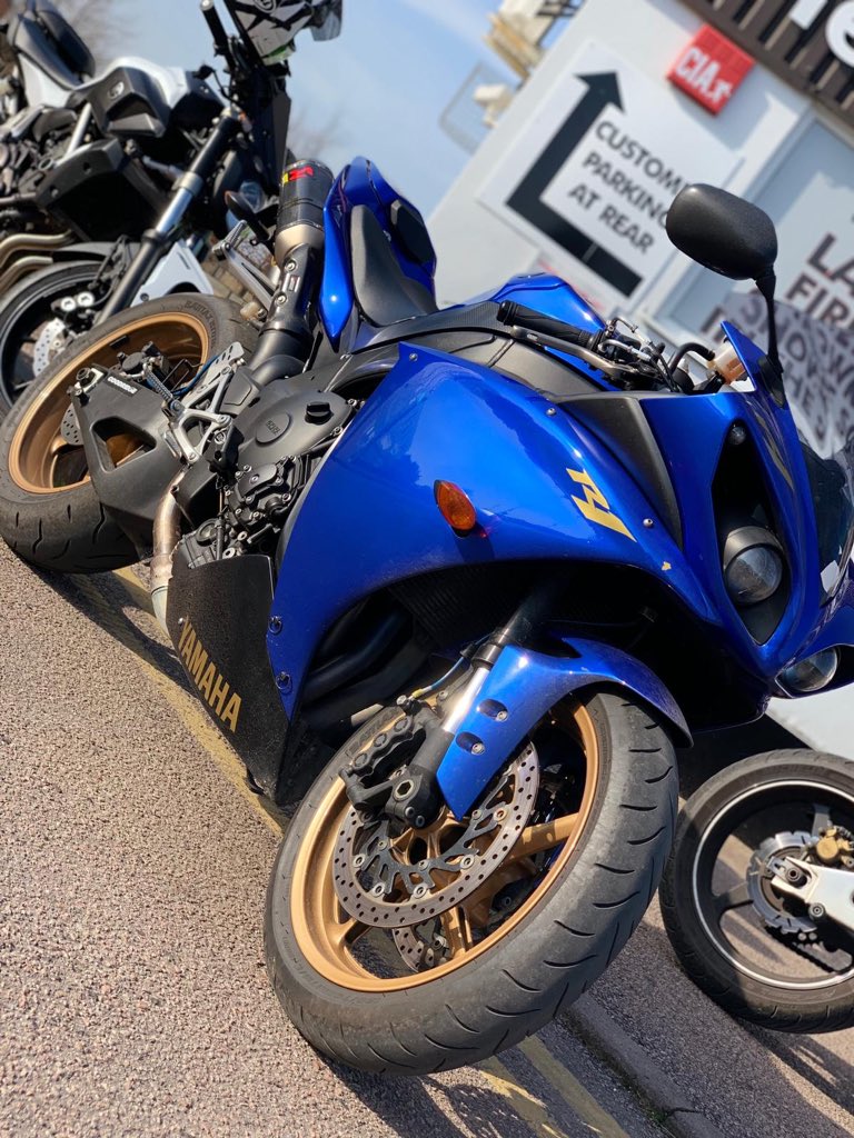 gavinorsborn's tweet photo. #YAMAHA #r1 #bigbang https://t.co/wU64JJ2RjY
