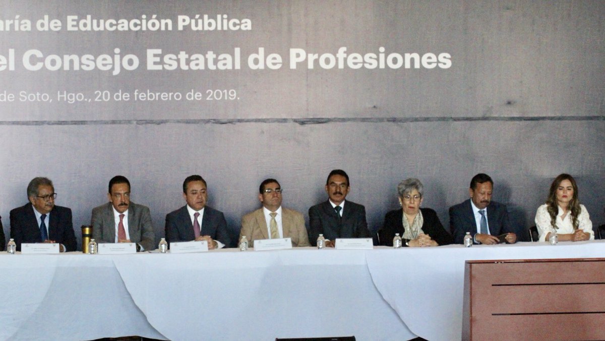 MonserratJaimeF's tweet image. Me encuentro en la Toma de Protesta del Consejo Estatal de Profesiones donde el punto principal es fortalecer la educación en todos los niveles, en palabras de nuestro Sr. Gobernador  @omarfayad .      #EducaciónenHidalgo     @SEPHidalgo