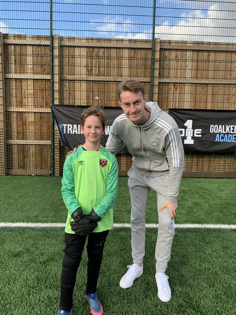 Great day <a href="/TheOneGloveCo/">The One Glove Co</a> and meeting <a href="/joelumley/">Joe Lumley Jr</a> 🧤🧤🧤👍👍🙌