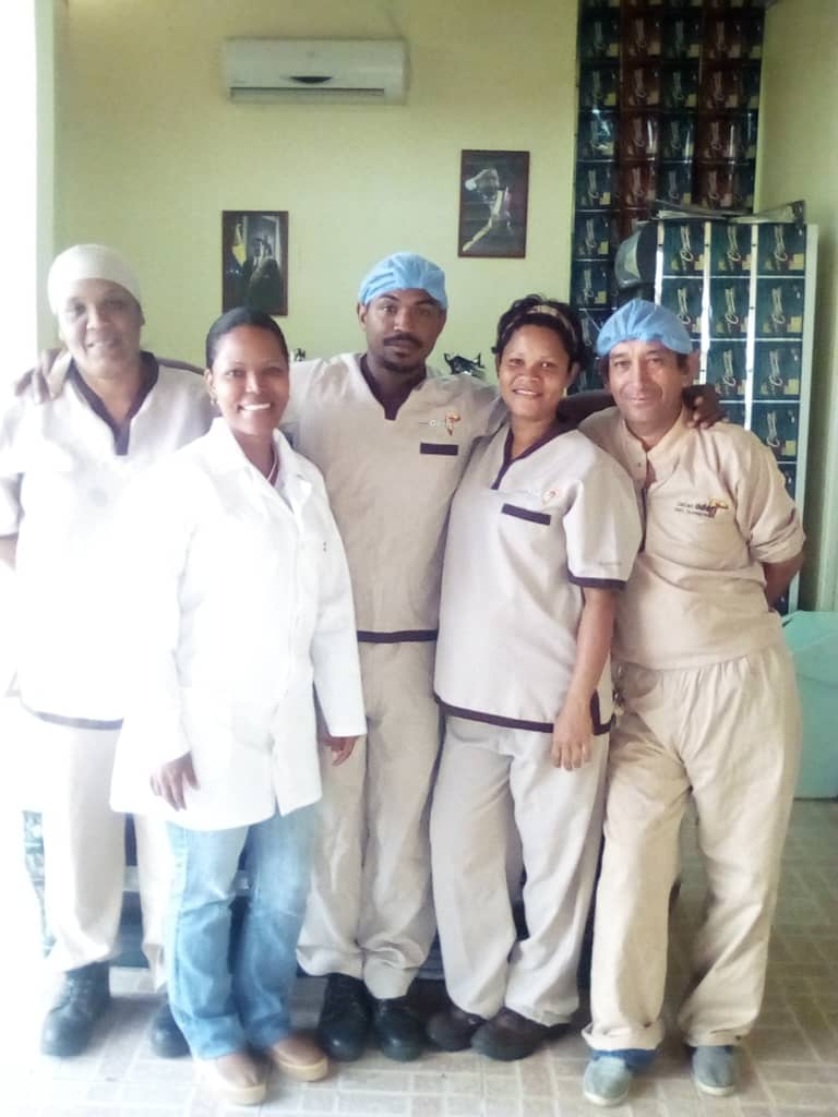 CacaoOderi's tweet photo. #SabiasQue Chocolatera Semi Industrial CIMARRON HIGUEROTE posee un equipo multifisciplinario formado en distintas areas de gestion empresarial #Prevalece la disciplina, experiencia y procedimientos ajustados a las nomas ISO con alta calidad #ProducciónActivaParaElPueblo https://t.co/U0MXsxDQFF