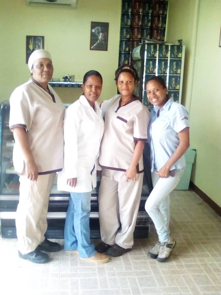 CacaoOderi's tweet photo. #SabiasQue Chocolatera Semi Industrial CIMARRON HIGUEROTE posee un equipo multifisciplinario formado en distintas areas de gestion empresarial #Prevalece la disciplina, experiencia y procedimientos ajustados a las nomas ISO con alta calidad #ProducciónActivaParaElPueblo https://t.co/U0MXsxDQFF