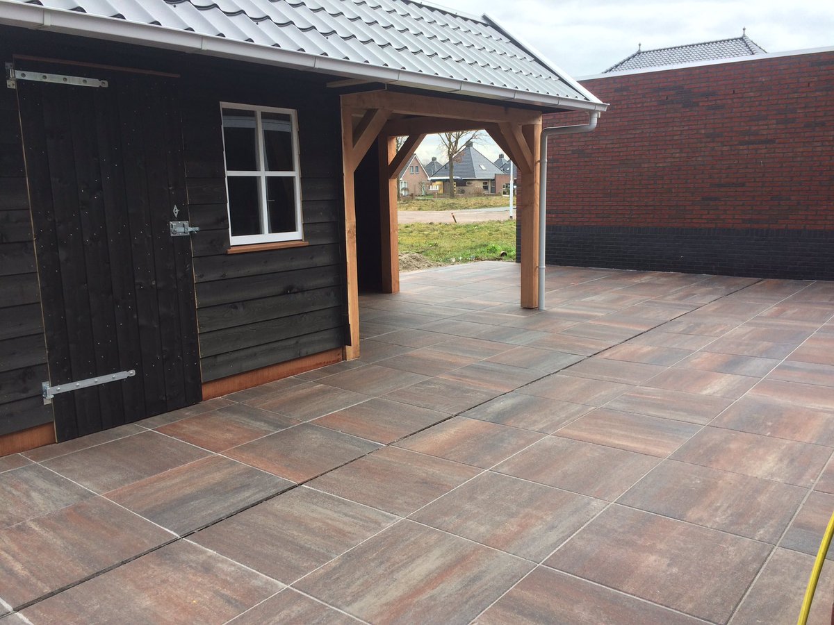 hiemstrabestrat's tweet photo. We hebben weer een mooie klus geklaard #terras #tegels https://t.co/FXOvgCyrDq https://t.co/9Hfsa3ERdq