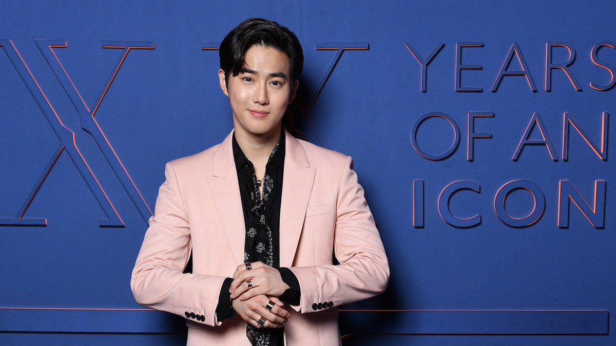 VogueRunway's tweet photo. .@weareoneEXO's Suho has his breakout fashion moment in Rome. https://t.co/rfTZLLyXLQ https://t.co/zqcla69XBc