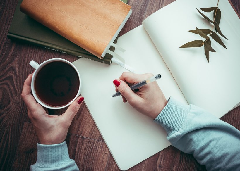 RedbellionP's tweet photo. Está circulando el I #concurso #Red de escritura: cartas de #amor y #desamor. Tienes hasta el #8M para participar y bases, premios e info en nuestros perfiles de instagram y fb, o a través de correo concursosred@redbellionproduction.com escribes? https://t.co/IYnIIEBeS6