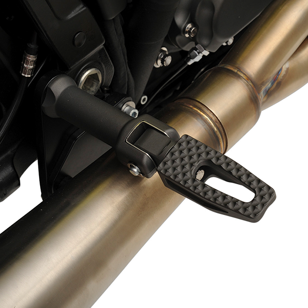 DragSpecialties's tweet photo. Getting the right foothold on this custom build was an easy choice, @ThrashinSupply. Their P-54 Slim front &amp; rear Footpegs have just the right grip with a slim profile to suit this Softail. An added touch came from their TSC Shifter Peg. #BikeBuildSeries https://t.co/cJJQjBwq0h https://t.co/d29lV9d07J