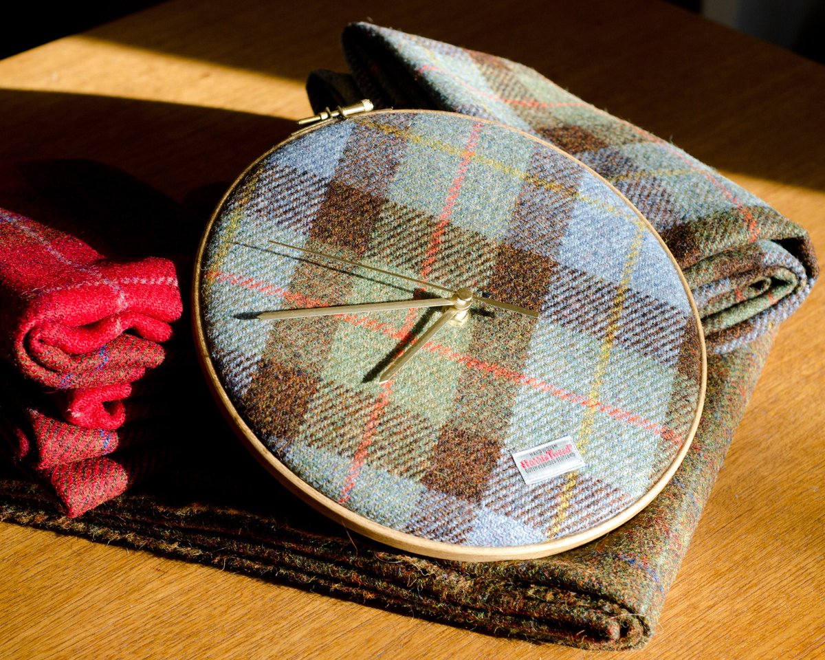 TweedClockCo's tweet image. Just love the McLeod Harris Tweed pattern! Back in stock now!harristweedclockcompany.co.uk #harristweed #HandmadeHour #lovehandmade #smallbusiness #handmadebyme