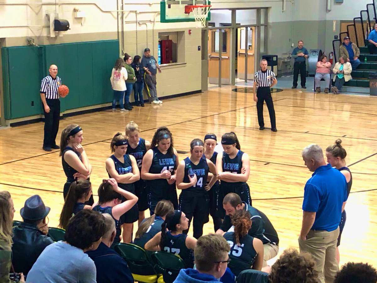 shyanna_j's tweet photo. beyond grateful for the wonderful season i had with these girls. definitely a season i’m not going to forget. love each and everyone of them with all my heart. thanks for a great season.💙🏀 #minutemannation #moneymoves https://t.co/qfwzAJ9P88