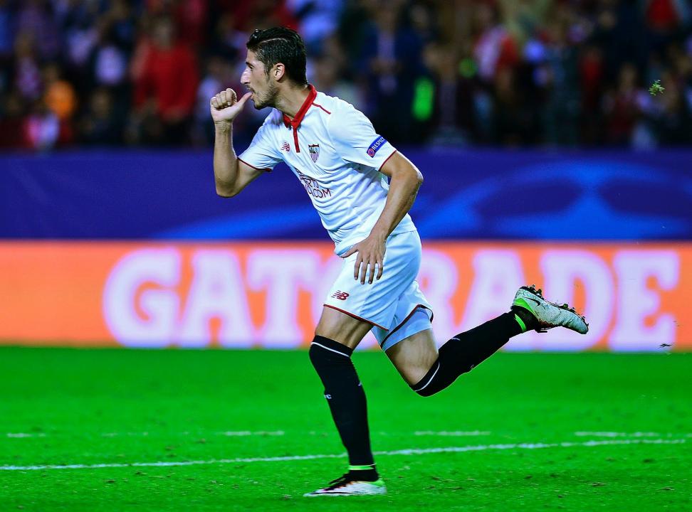 Eres demasiado grande como para que este maldito año de lesiones pueda contigo. Mucho ánimo <a href="/SerEscudero89/">Sergio Escudero</a>, como siempre volverás a levantarte con más fuerza de la que caíste.
Nervión te espera, el equipo te necesita. Dale fuerte, Capi 💪💪💪⚽⚽⚽