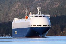 Regardless of the inspiration, the City of Rotterdam is ostensibly a good ship. It has big, modern engines. It has modern radar. It has bow thrusters and every other modern convenience you'd expect.It also has a face like a cow gurning into a fisheye camera.